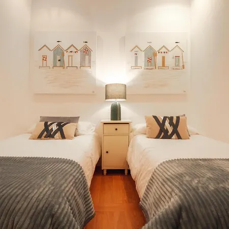 Classic Old Town Bilbao Apartment *